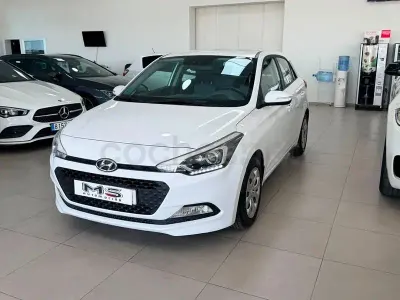Usado Hyundai i20 84 CV (61 kW) 2017 Blanco Berlina