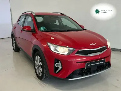 Usado Kia Stonic 100 HP (73 kW) 2024 Vermelho SUV