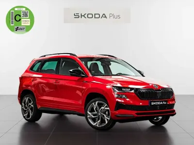 Usado Skoda Karoq SportLine 150 CV (110 kW) 2025 Rojo SUV