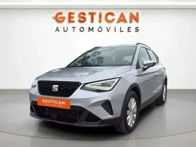 Usado Seat Arona Style 110 CV (80 kW) 2023 Plateado SUV