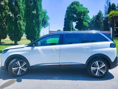 Usado Peugeot 5008 Allure 181 CV (133 kW) 2021 Blanco SUV