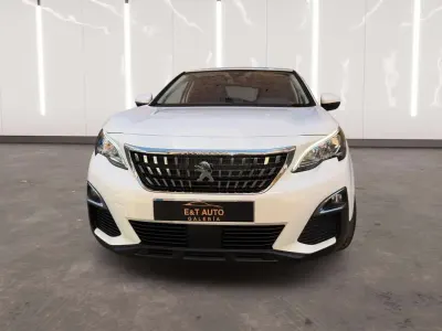 Usado Peugeot 3008 Allure 120 CV (88 kW) 2017 Blanco SUV