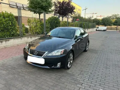 Usado Lexus IS220d 177 CV (130 kW) 2011 Gris / plata Berlina