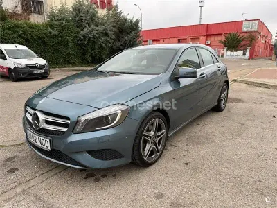 Usado Mercedes A180 Urban 122 CV (89 kW) 2016 Azul Berlina