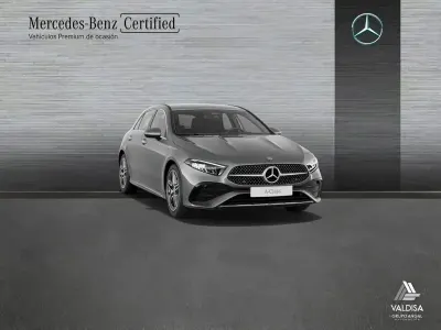 Usado Mercedes A200 AMG line 150 CV (110 kW) 2025 Gris / plateado Berlina