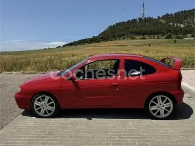 Usado Renault Mégane Coupé Sportway 105 CV (77 kW) 2002 Rojo Coupe