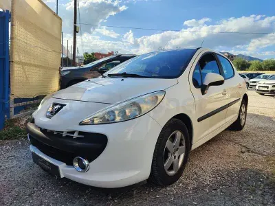 Usado Peugeot 207 Sport 95 CV (69 kW) 2008 Blanco Berlina