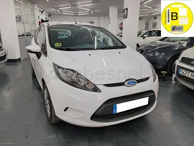 Usado Ford Fiesta Trend 68 CV (50 kW) 2009 Blanco Berlina