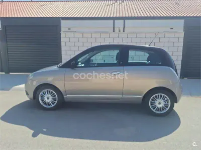 Usado Lancia Ypsilon 90 CV (66 kW) 2008 Beige Utilitario