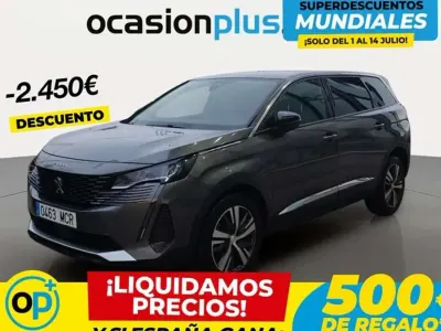 Usado Peugeot 5008 Allure 131 CV (96 kW) 2022 Gris plata Monovolumen