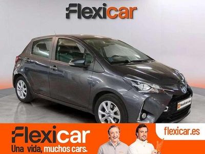 Usado Toyota Yaris Hybrid Active 99 CV (72 kW) 2019 Gris Utilitario