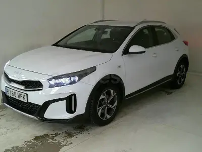 Usado Kia XCeed 136 CV (100 kW) 2023 Blanco SUV