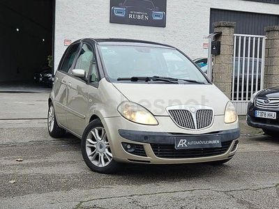 Usado Lancia Musa 100 CV (73 kW) 2006 Marrón Monovolumen