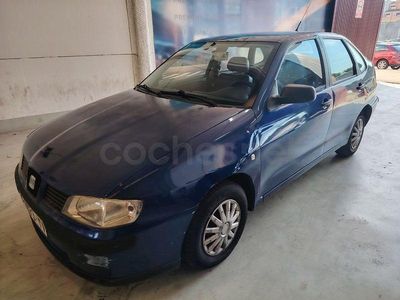Usado Seat Cordoba Stella 68 CV (50 kW) 2000 Azul Berlina
