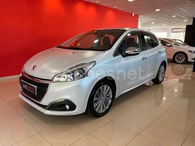 Usado Peugeot 208 Signature Sky 110 CV (80 kW) 2019 Blanco Utilitario