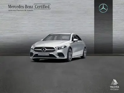 Usado Mercedes A180 AMG line 136 CV (100 kW) 2022 Plata iridio Berlina