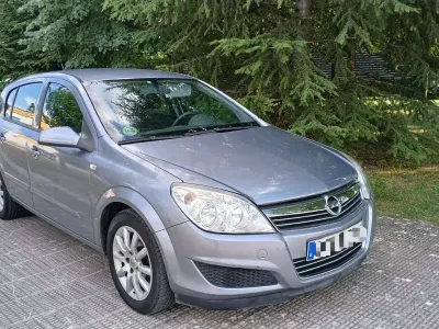 Usado Opel Astra Cosmo 100 CV (73 kW) 2007 Azul Berlina
