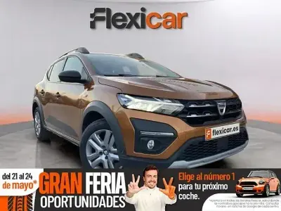 Käytetty Dacia Sandero Essentiel 101 HP (74 kW) 2021 Keltainen Sedan