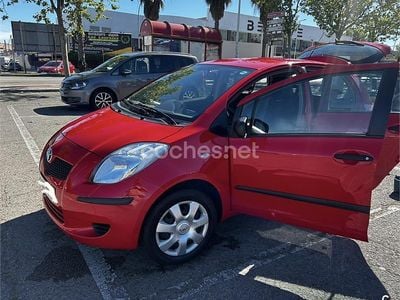 Usado Toyota Yaris Live 69 CV (50 kW) 2008 Rojo Utilitario