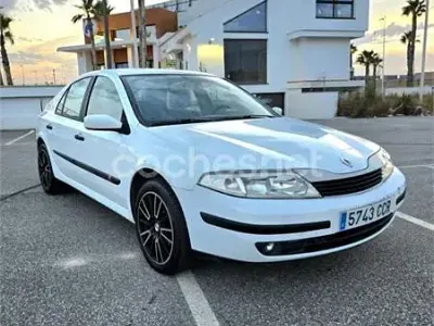 Usado Renault Laguna II Authentique 100 CV (73 kW) 2002 Blanco Berlina