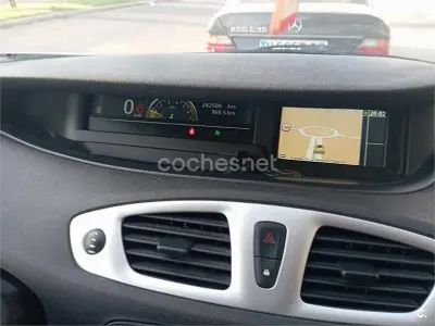 Usado Renault Scénic III Life 115 CV (84 kW) 2016 Blanco Monovolumen