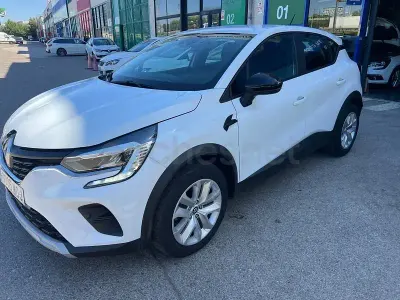Usado Renault Captur Evolution 100 CV (73 kW) 2023 Blanco SUV