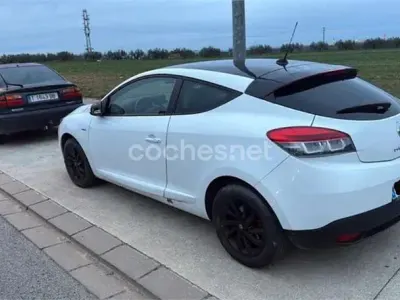 Usado Renault Mégane III LIMITED 95 CV (69 kW) 2015 Blanco Coupe