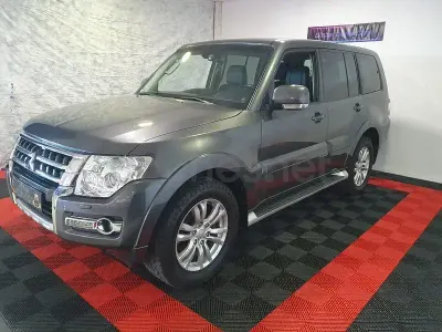 Usado Mitsubishi Montero 190 CV (139 kW) 2015 Gris / plata SUV