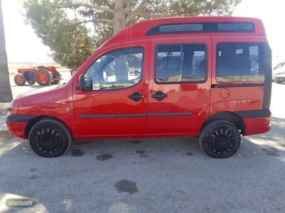 Usado Fiat Doblò 70 CV (51 kW) 2005 Rojo Monovolumen