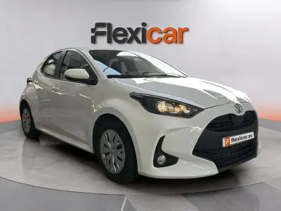 Usado Toyota Yaris Comfort 72 CV (52 kW) 2023 Blanco Utilitario