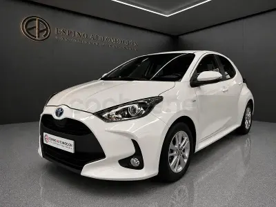 Usado Toyota Yaris Hybrid Active 116 CV (85 kW) 2023 Blanco Berlina