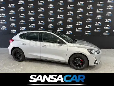 Usado Ford Focus Active 120 CV (88 kW) 2022 Gris / plata Berlina