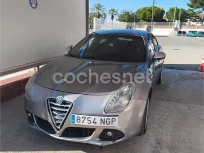 Usado Alfa Romeo Giulietta Distinctive 170 CV (125 kW) 2012 Gris / plata Utilitario