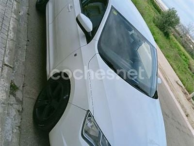 Usado Seat Toledo Reference 105 CV (77 kW) 2013 Blanco Utilitario