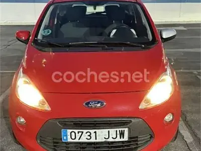 Usado Ford Ka Trend 69 CV (50 kW) 2015 Rojo Berlina