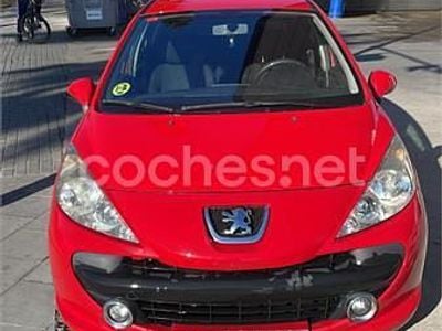 Usado Peugeot 207 90 CV (66 kW) 2007 Rojo Berlina