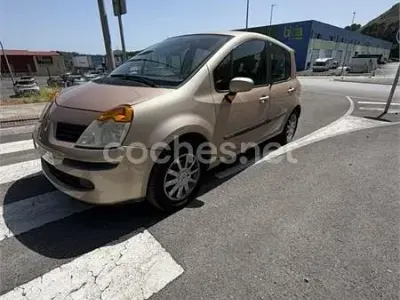Usado Renault Modus Dynamique 100 CV (73 kW) 2005 Beige Monovolumen