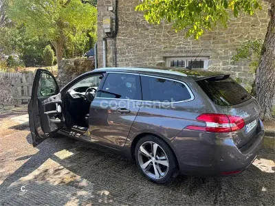 Usado Peugeot 308 SW Allure 150 CV (110 kW) 2014 Negro Familiar