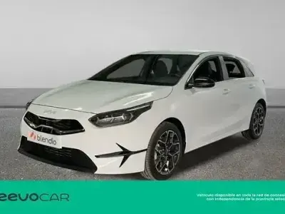 Occasion Kia Ceed Style 100 PK (73 kW) 2024 Wit Hatchback