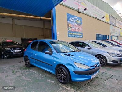 Usado Peugeot 206 70 CV (51 kW) 2003 Azul Berlina