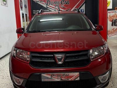 Usado Dacia Sandero Stepway 90 CV (66 kW) 2015 Granate Berlina