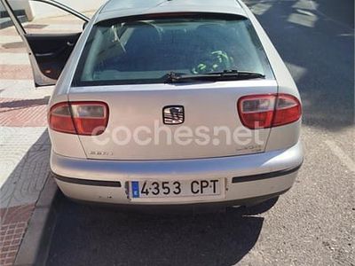 Usado Seat Leon Sport 110 CV (80 kW) 2003 Gris / plata Utilitario
