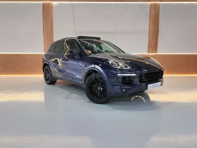 Usado Porsche Cayenne Diesel Platinum Edition 262 CV (192 kW) 2017 Violeta / lila SUV