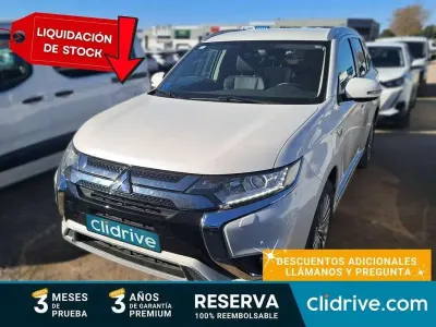 Usado Mitsubishi Outlander P-HEV Motion 135 CV (99 kW) 2020 Blanco SUV
