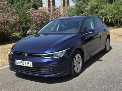 Usado VW Golf VIII Life 131 CV (96 kW) 2021 Azul Utilitario