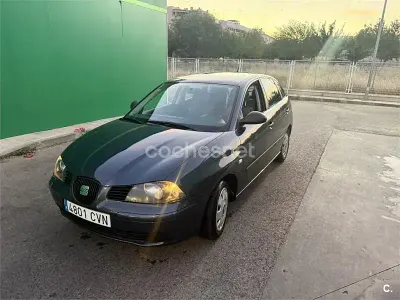 Usado Seat Ibiza Fresh 75 CV (55 kW) 2004 Azul Utilitario