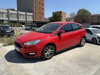Usado Ford Focus Trend 120 CV (88 kW) 2016 Rojo Berlina