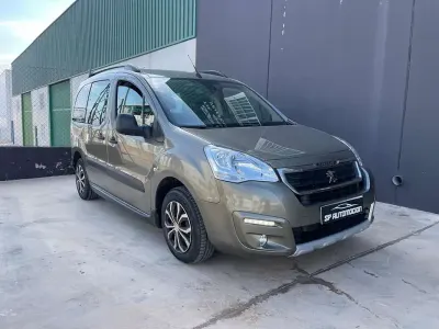 Usado Peugeot TePee Active 99 CV (72 kW) 2017 Marrón Van