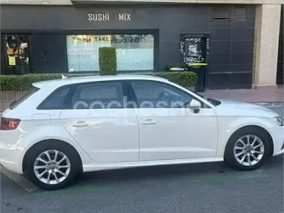 Usado Audi A3 Attraction 110 CV (80 kW) 2014 Blanco Berlina