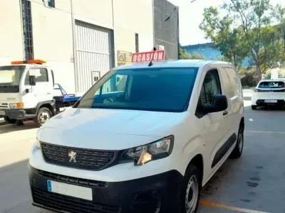 Usado Peugeot Partner Premium 102 CV (75 kW) 2021 Blanco Monovolumen